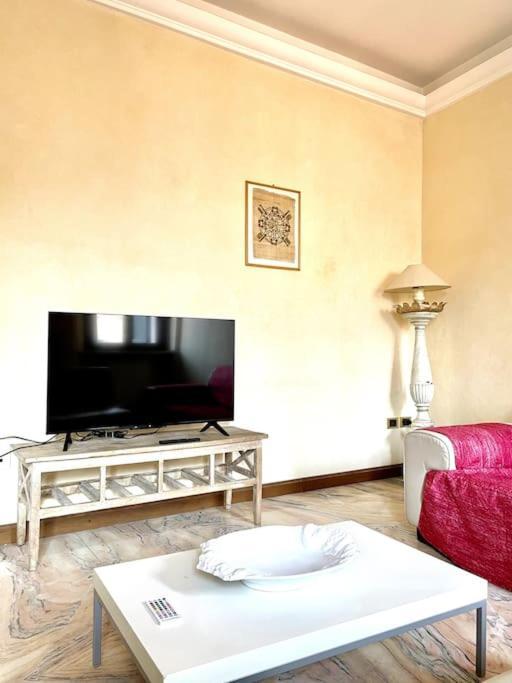 Apartment Under The Basilica Of Sant'Andrea Мантуя Экстерьер фото