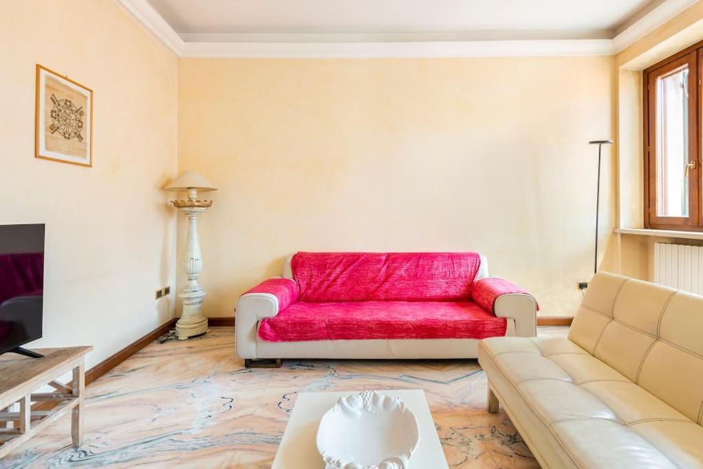 Apartment Under The Basilica Of Sant'Andrea Мантуя Экстерьер фото