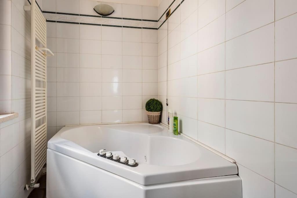 Apartment Under The Basilica Of Sant'Andrea Мантуя Экстерьер фото