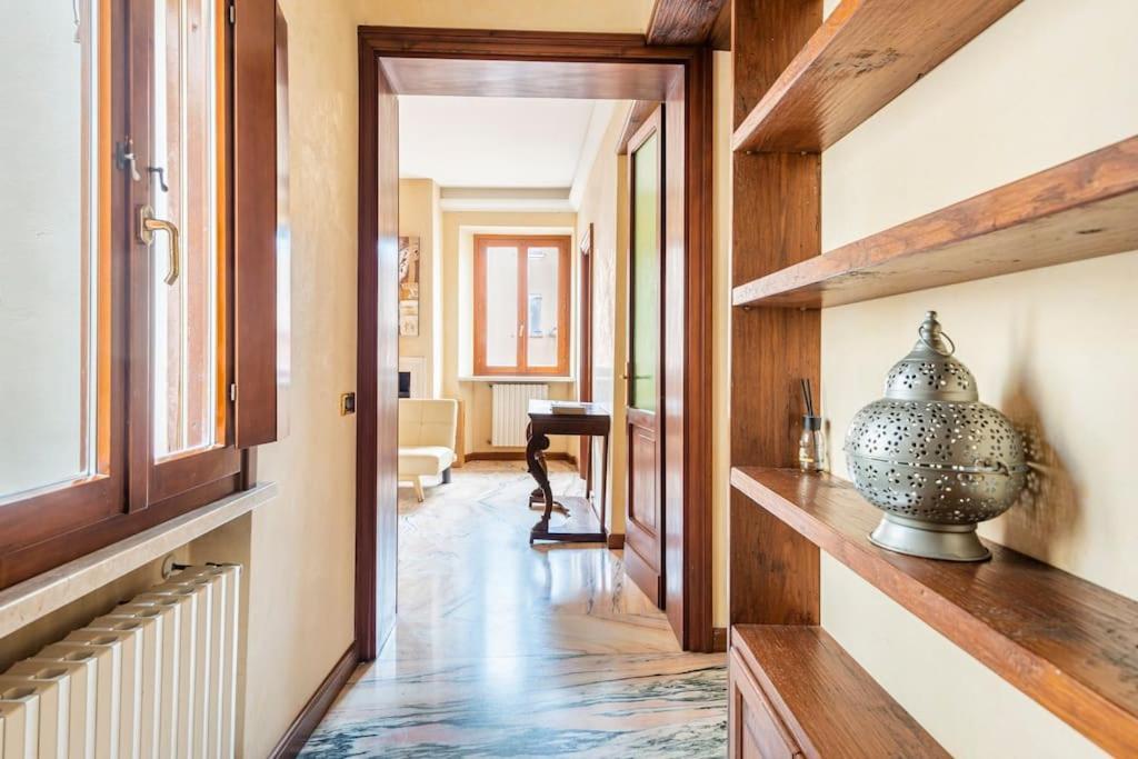 Apartment Under The Basilica Of Sant'Andrea Мантуя Экстерьер фото