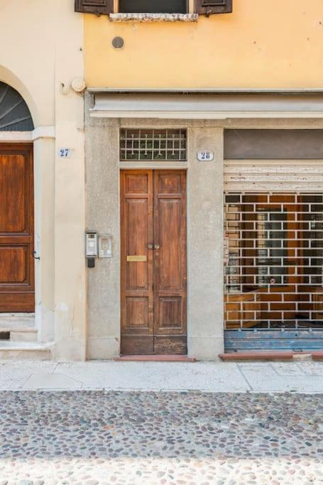 Apartment Under The Basilica Of Sant'Andrea Мантуя Экстерьер фото
