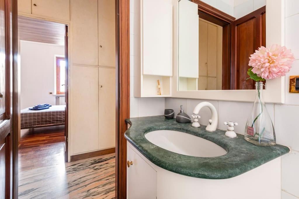 Apartment Under The Basilica Of Sant'Andrea Мантуя Экстерьер фото