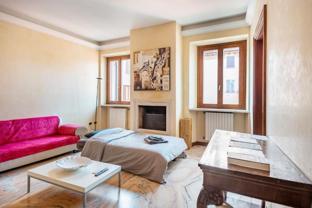 Apartment Under The Basilica Of Sant'Andrea Мантуя Экстерьер фото