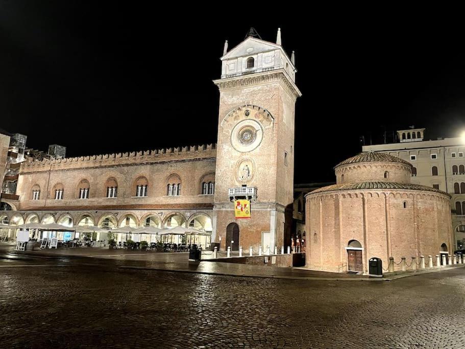 Apartment Under The Basilica Of Sant'Andrea Мантуя Экстерьер фото