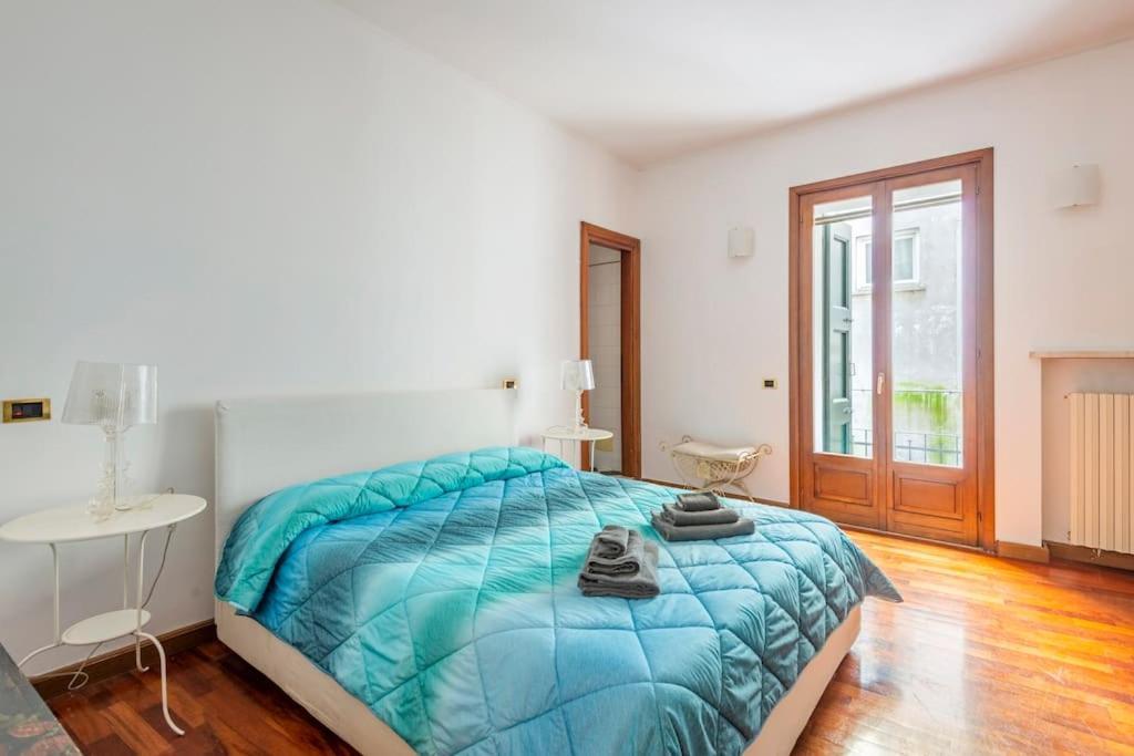 Apartment Under The Basilica Of Sant'Andrea Мантуя Экстерьер фото